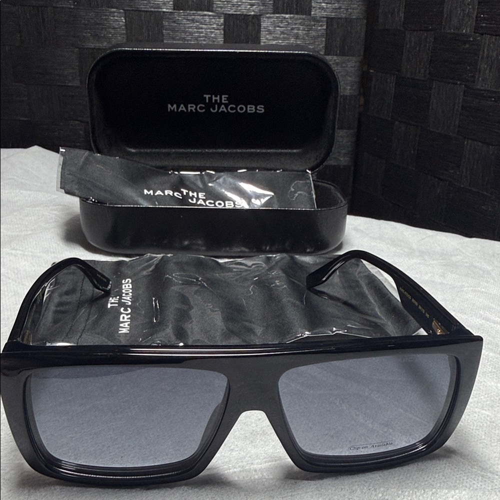 Marc Jacobs Classic Black Sunglasses 2 in 1s - Picture 1 of 8